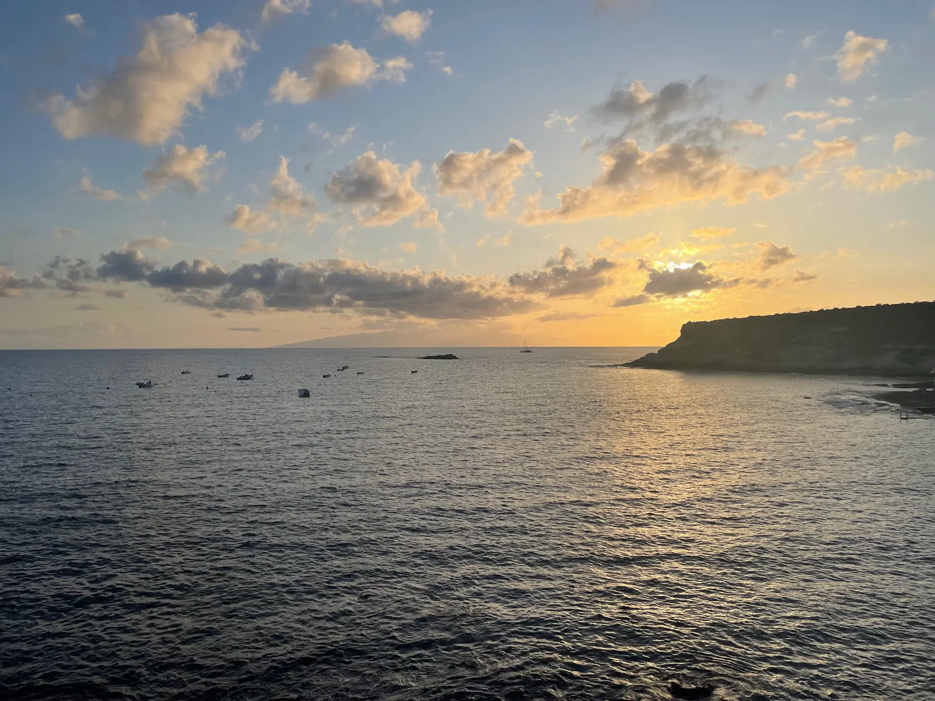 La Caleta o zachodzie słońca