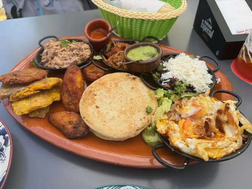 El Cabo Arepa's Bar - Picoteo Venezolano